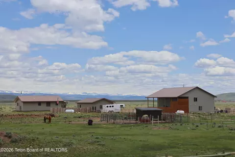 362 Snowmobile Ln, Pinedale, WY 82941