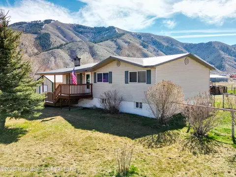 56 Twin Cliffs Rd, Afton, WY 83110