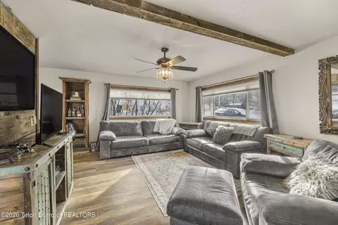 12235 S Palmer Creek Dr, Hoback Jct, WY 83001