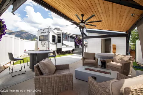 925 Whiffle Tree Dr, Star Valley Ranch, WY 83127