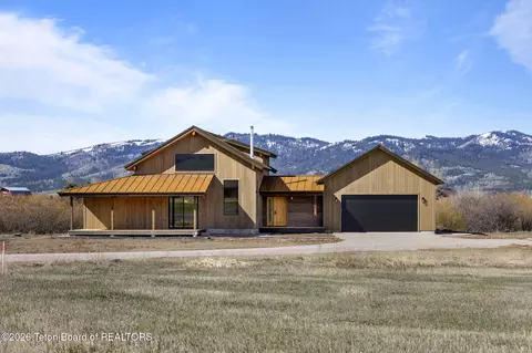 6322 Fox Springs Dr, Victor, ID 83455