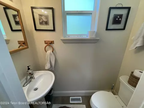 Bath - 1300 Hillside Loop, Thayne, WY 83127 photo 2 of 3