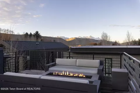 855 Wheatleigh Way, Jackson, WY 83001