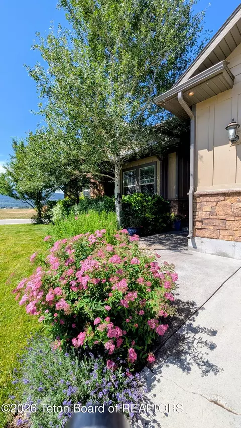 8840 Aurora Dr, Victor, ID 83455