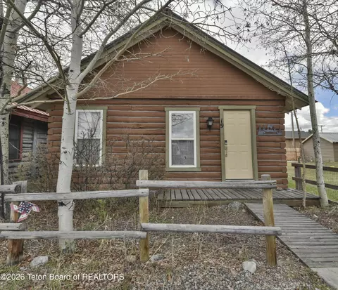 19 S Franklin Ave, Pinedale, WY 82941