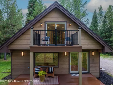 285 Spruce St, Alpine, WY 83128