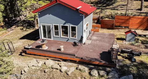 8 Meeks Rd, Dubois, WY 82513
