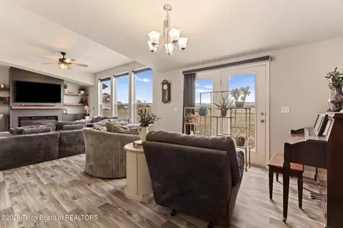 Living - 4 Eagle Ln, Pinedale, WY 82941 photo 4 of 5