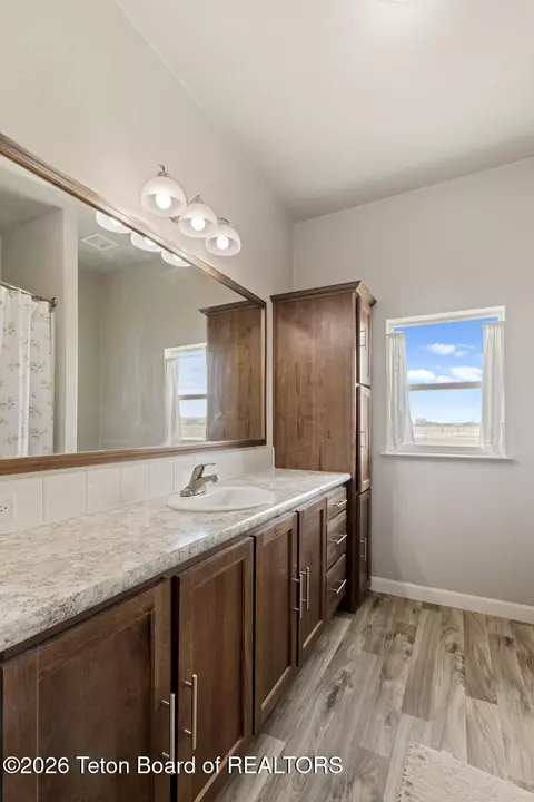 Bath - 4 Eagle Ln, Pinedale, WY 82941 photo 3 of 3