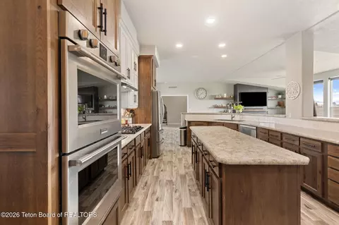 Kitchen - 4 Eagle Ln, Pinedale, WY 82941 photo 3 of 5