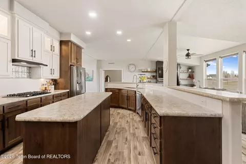 Kitchen - 4 Eagle Ln, Pinedale, WY 82941 photo 4 of 5