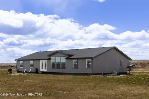 Exterior - 4 Eagle Ln, Pinedale, WY 82941 photo 3 of 5