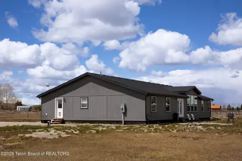 Exterior - 4 Eagle Ln, Pinedale, WY 82941 photo 4 of 5