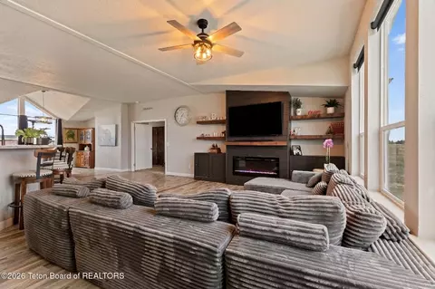 Living - 4 Eagle Ln, Pinedale, WY 82941 photo 3 of 5