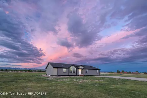 Exterior - 4 Eagle Ln, Pinedale, WY 82941 photo 2 of 5
