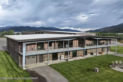 19 Diamandis Dr, Alpine, WY 83128