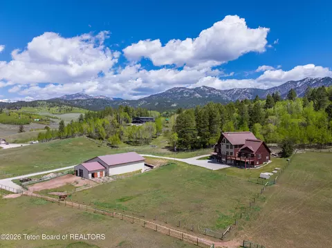 49 S Dell Crk, Alpine, WY 83128