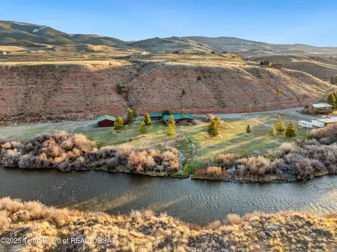 9 Warm Springs Rd, Dubois, WY 82513
