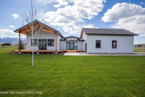 85 Columbine St, Alpine, WY 83128