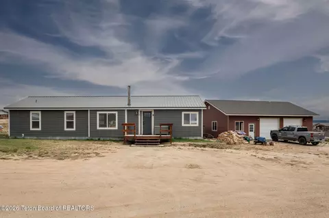 3 Longbow Ln, Pinedale, WY 82941