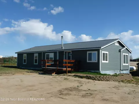 3 Longbow Ln, Pinedale, WY 82941