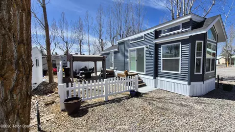 38 Muleshoe Rd #204, Thayne, WY 83127