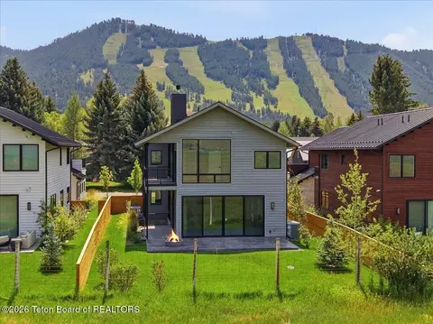 415 Teton Ave, Jackson, WY 83001