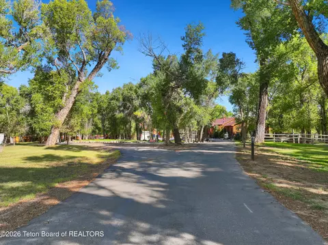 26 Walkabout Creek Ln, Dubois, WY 82513