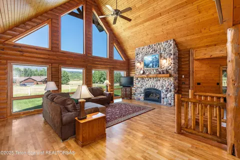 575 Buffalo Dr, Alpine, WY 83128