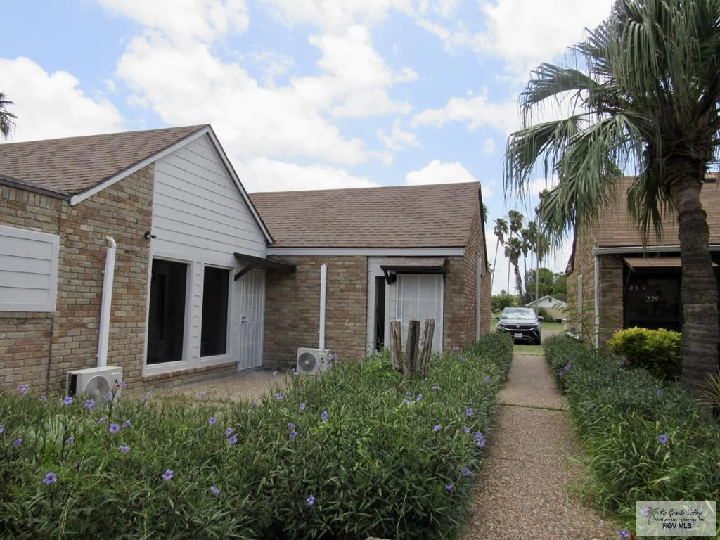 225 Country Club Rd Unit 225  