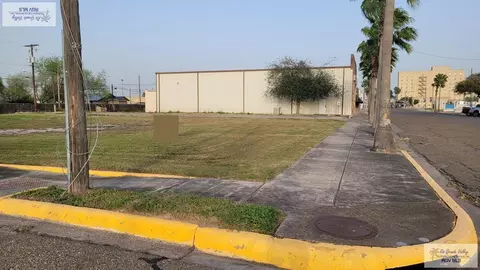 418 W Jackson St Apt 18 19 20 21 #18, 19, 20 & 21, Harlingen, TX 78550