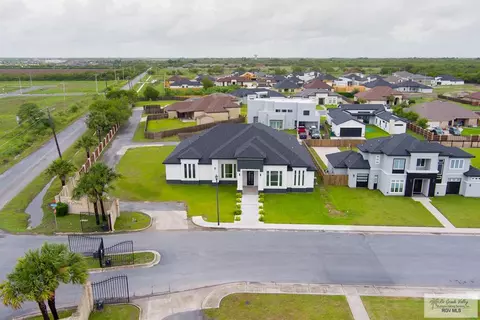 5001 Indian Shore Dr, Brownsville, TX 78526