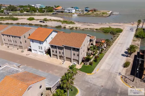 1302 Harbor Island Dr, Port Isabel, TX 78578