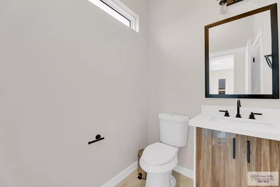 Bath - 3330 Calle Bolivia, Brownsville, TX 78521 photo 4 of 4