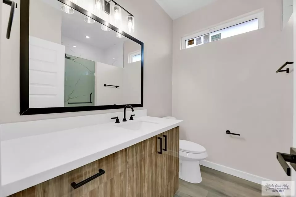 Bath - 3330 Calle Bolivia, Brownsville, TX 78521 photo 3 of 4
