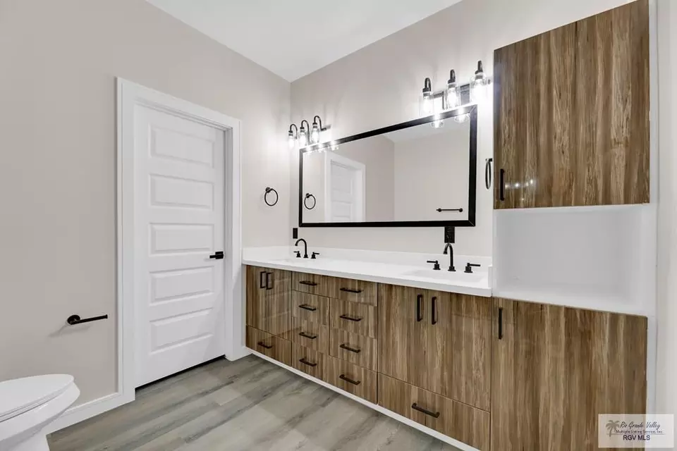 Bath - 3330 Calle Bolivia, Brownsville, TX 78521 photo 1 of 4