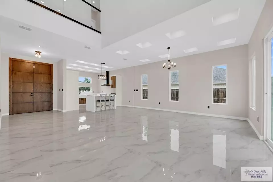 Living - 3330 Calle Bolivia, Brownsville, TX 78521 photo 4 of 4