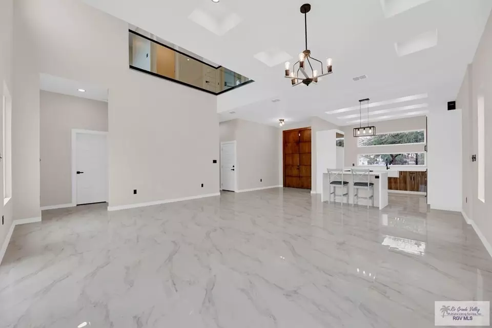 Living - 3330 Calle Bolivia, Brownsville, TX 78521 photo 3 of 4