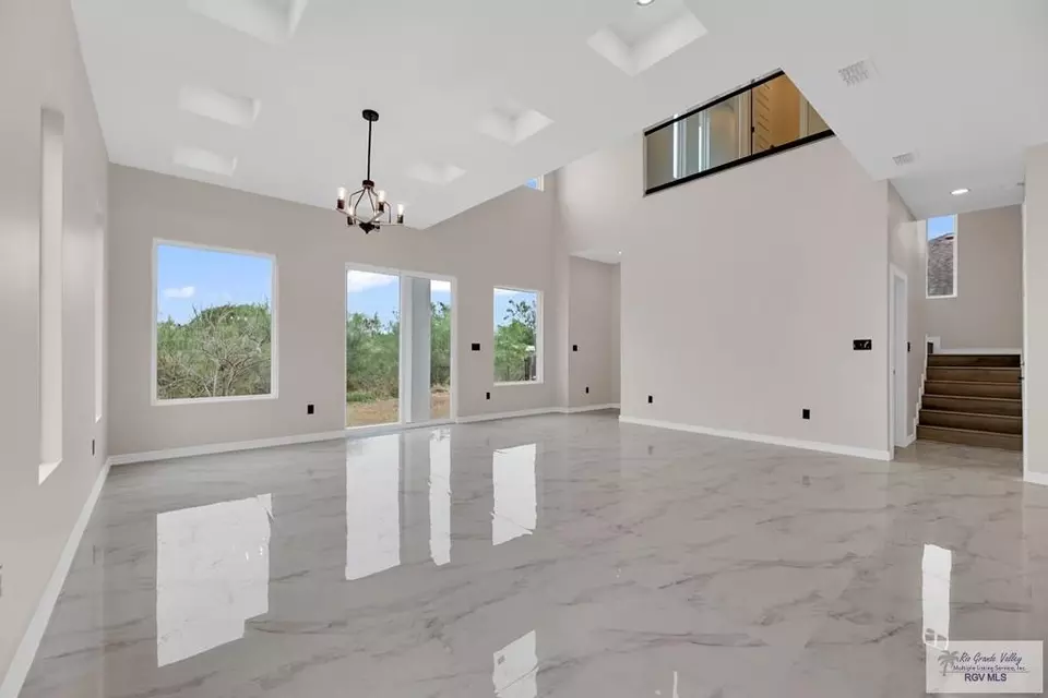 Living - 3330 Calle Bolivia, Brownsville, TX 78521 photo 2 of 4