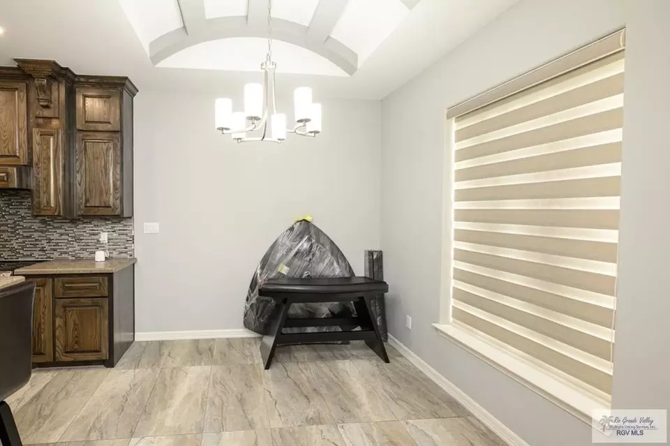 Dining - 421 Dyanez St, Mercedes, TX 78570 photo 2 of 2