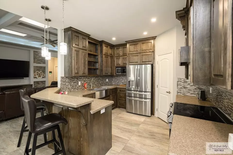 Kitchen - 421 Dyanez St, Mercedes, TX 78570 photo 2 of 5