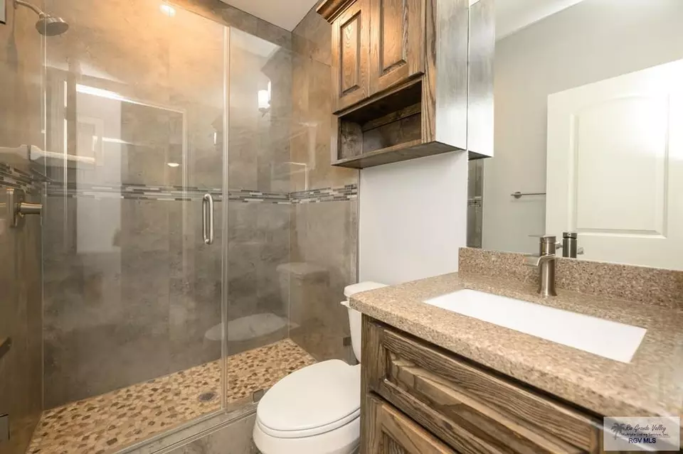 Bath - 421 Dyanez St, Mercedes, TX 78570 photo 1 of 4