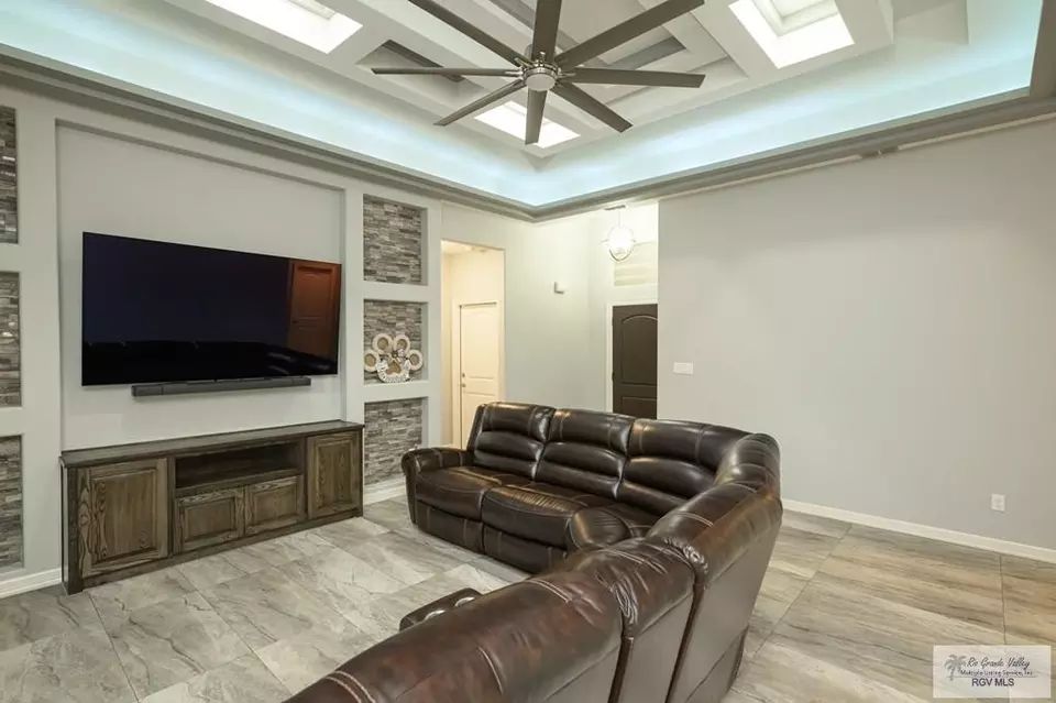 Living - 421 Dyanez St, Mercedes, TX 78570 photo 1 of 4