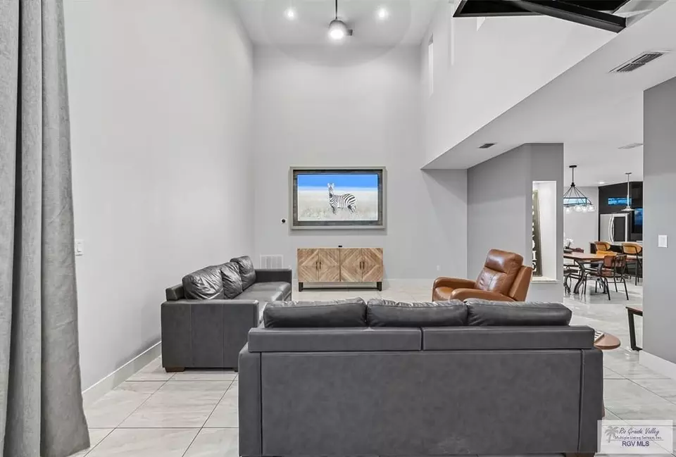 Living - 14109 El Caribe Cir, La Feria, TX 78559 photo 1 of 3