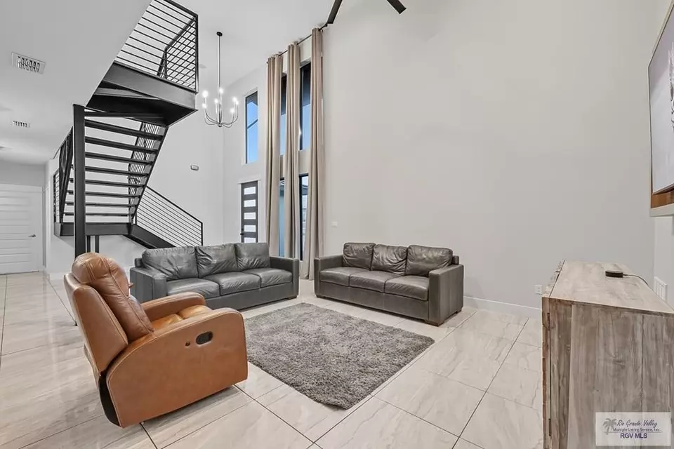 Living - 14109 El Caribe Cir, La Feria, TX 78559 photo 3 of 3