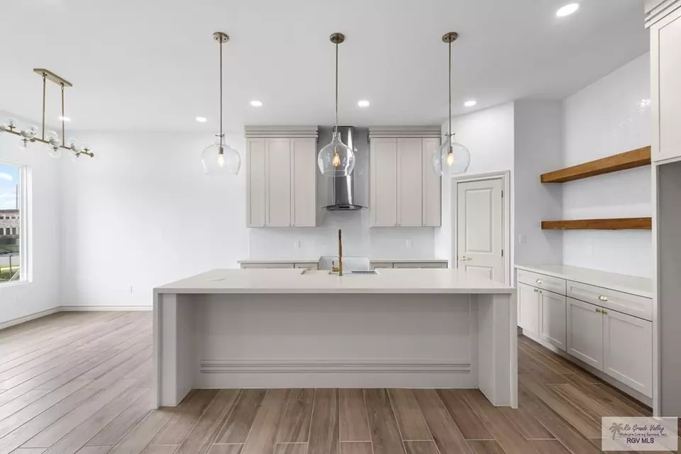 Kitchen - 4773 Espinosa Ln, Brownsville, TX 78521 photo 2 of 4