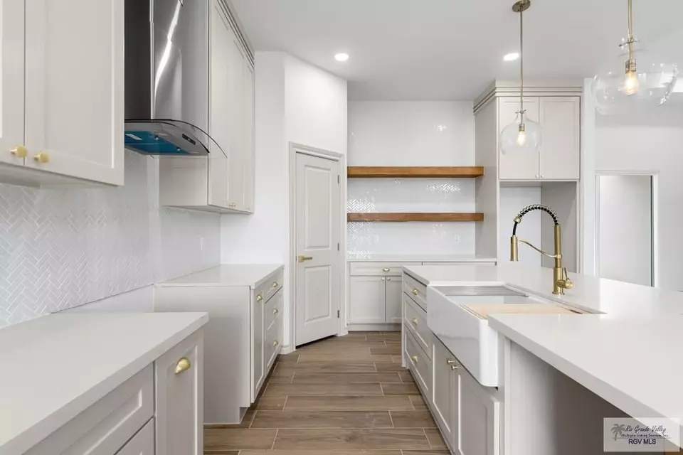 Kitchen - 4773 Espinosa Ln, Brownsville, TX 78521 photo 4 of 4
