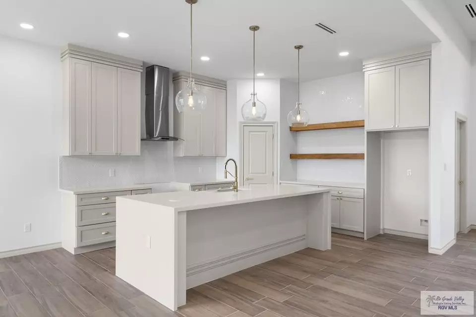 Kitchen - 4773 Espinosa Ln, Brownsville, TX 78521 photo 3 of 4