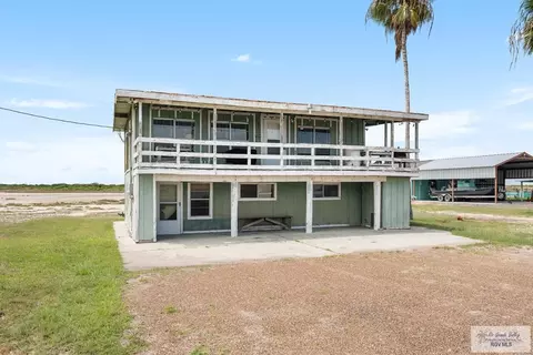 725 Bayshore Dr, Port Mansfield, TX 78598