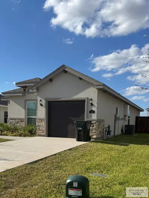 820 S Templo Dorado St, Mission, TX 78572